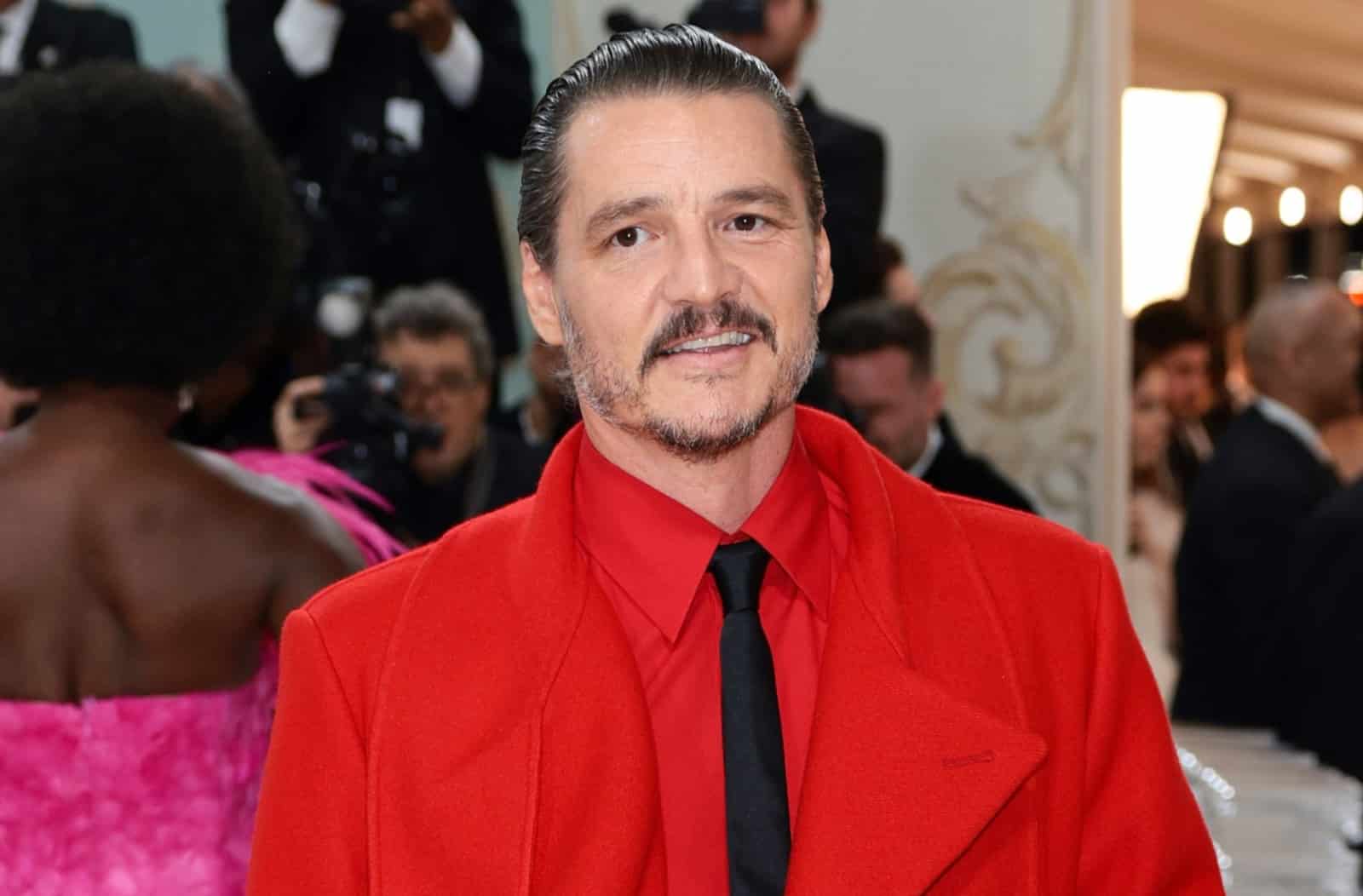 Actor chileno Pedro Pascal impactó a todos con impresionante look para