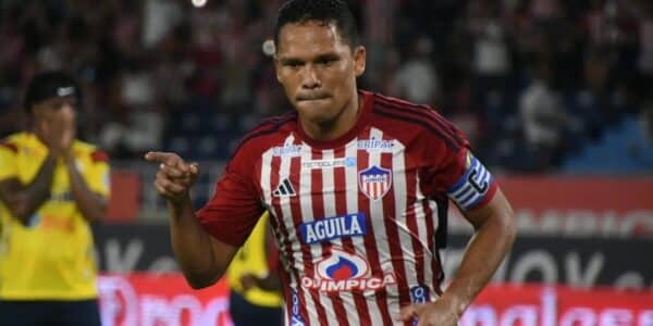 Carlos Bacca espera un estadio lleno para enfrentar a Colo Colo