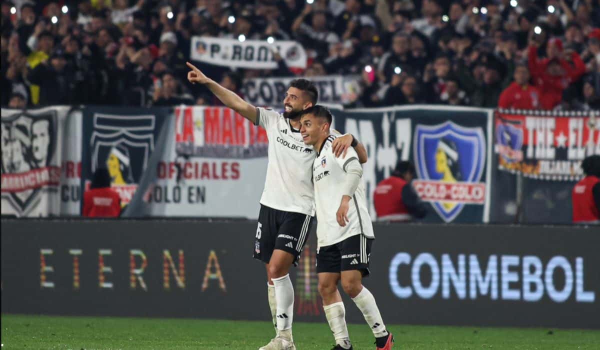 Hinchas de Junior impresionados con la hinchada de Colo Colo