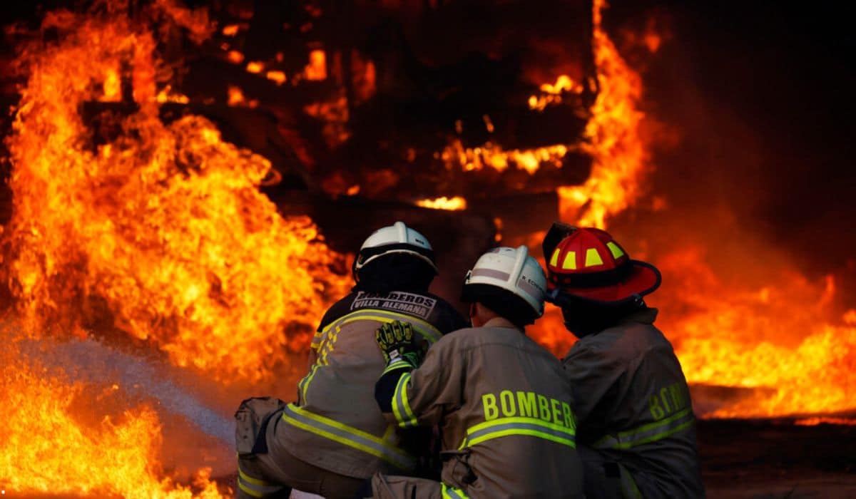 Incendio en Puerto Montt cobro la vida de un adulto mayor.