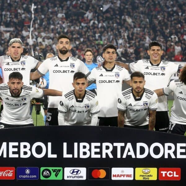 Colo Colo enfrenta a Cobreloa.